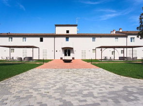 Modern Apartment Near Pistoia With Shared Garden
