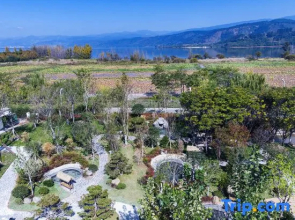 Howard Johnson Lake Serenity hot springs hotel Xichang