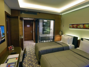 Royal Stay Palace Hotel