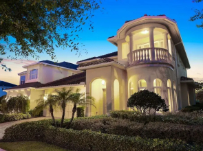 Pool Home in Reunion Resort 4 Br home by RedAwning