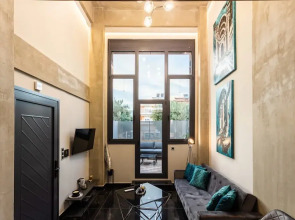 Ventiri Lofts - Luxury Duplex w Private Garden