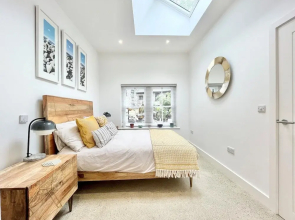 The Vicarage Newlyn 1 Bed River View Parking