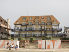 Charmant appartement face à la Mer avec balcon