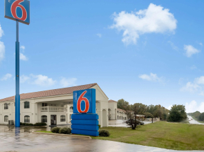 Motel 6 Canton, TX