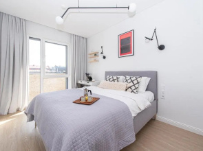 New Modern Apt with Garage Parking, Balcony, by Cohost