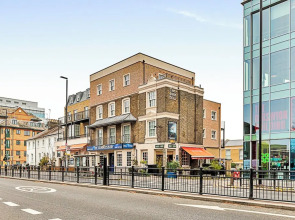 Sunny 2-bed Gem in Chiswick