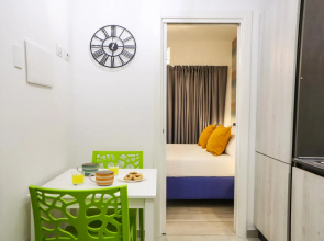 Mira Naples Apartment II