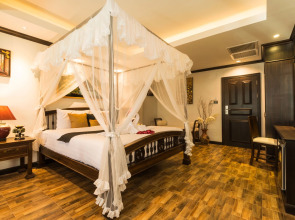 Tanawan Phuket Hotel