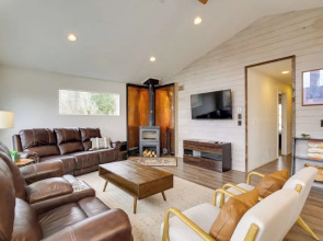 Quiet Alma Home w/ Deck - 20 Mi to Breckenridge!