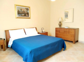 2 bedrooms appartement at Lago 400 m away from the beach with shared pool enclosed garden and wifi