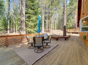 4 Mi to Downhill Ski Resort! Spacious Family Haven