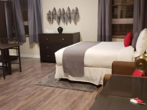 Business Traveler's Cozy Studio #21 by Amazing Property Rentals