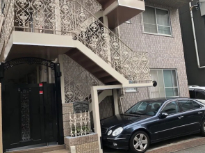 Centrally Located Deluxe Furnished.1