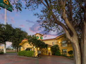 Townhouse Garden Inn & Suites San Antonio I 35