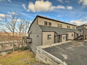 Cozy Camelback, Pocono Retreat w/ Mountain Views!
