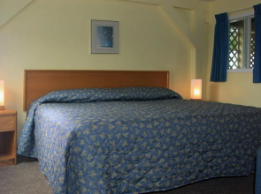 Topmast Motel
