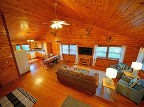 Lazy Bear Lodge ~ Mountain Views ~ Pool Table