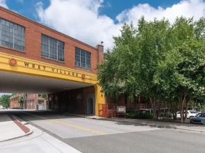 100 Year-old Historic Brick 2BR Loft Large Patio2