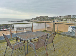 Ancient Lights - apartment overlooking Viking Bay