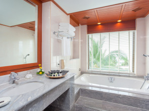 Diamond Cliff Resort & Spa, Patong Beach