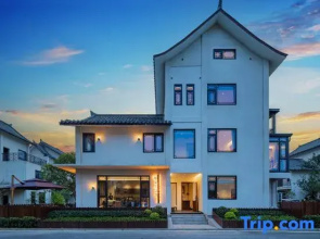 Banshan Yunzhu • Designer Courtyard Boutique Stay (Wudang Scenic Spot Ticket Office)