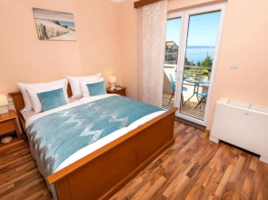 Beautiful Apartment in Podstrana With Wifi