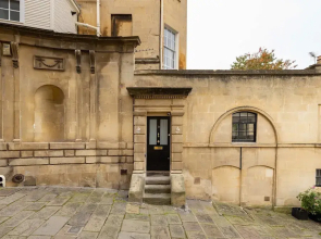 Charming One-bedroom Retreat in Historic Bath