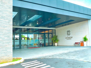 Le Premier Hotel Kota Deltamas