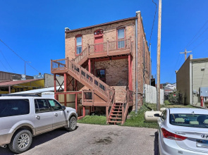 Walk to Dining, Breweries & Shops! Dtwn Custer Apt