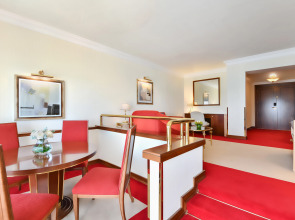 Sheraton Grand Doha Resort & Convention Hotel