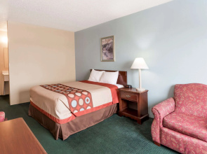 Super 8 by Wyndham Woodstock