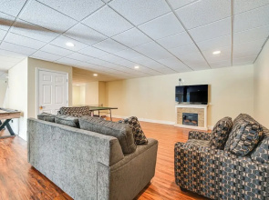Pool & Furnished Patio: Group Getaway in Hershey