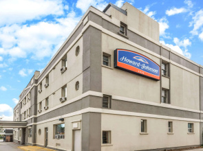 Howard Johnson by Wyndham Toronto Downtown West