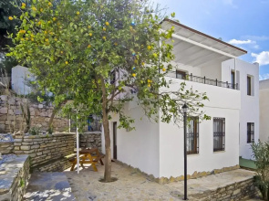Central Flat With Shared Pool Near Beach in Bodrum