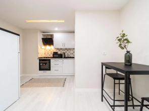 Modern and Central Flat Near Beach in Muratpasa