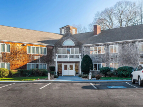 Econo Lodge Inn & Suites Groton