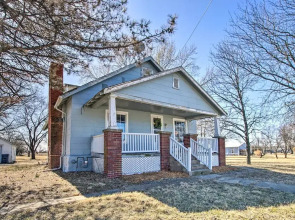 Quiet Family Home - 12 Miles to Pomona State Park!