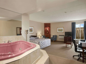 Travelodge by Wyndham Cambridge - Waterloo