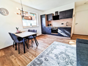 Apart Pair im Dorf