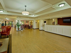 Red Roof Inn PLUS+ Miami Airport