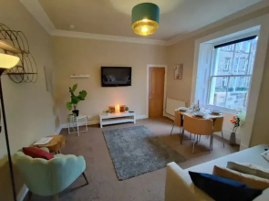 Central Edinburgh Private Garden With Parking