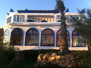 Room in Guest Room - Room in Villa L'air De La Mer