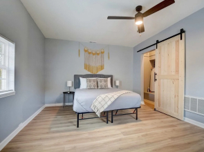 Frontdesk 2 BR House Near Cardinal Stadium