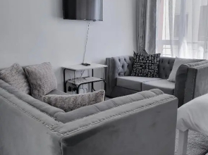 Delightful Studio,Racecourse Gardens Apt with pool