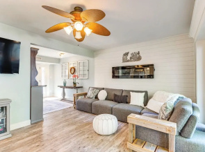 2 Private Outdoor Spaces: Gulf Breeze Townhome!