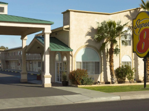 Super 8 By Wyndham Ridgecrest