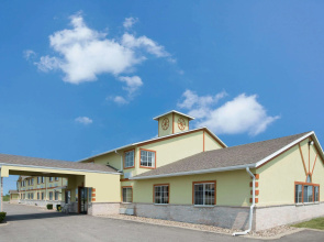 Days Inn by Wyndham Cameron