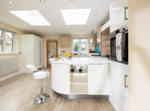 Central Windsor Stunning 4 Bedroom Spacious Modern House