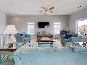New Listing! Ellie Fish Gulf Gem W/ Balconies 4 Bedroom Home