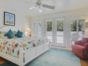 Key West Found by Avantstay Close to Shops w/ Patio & Shared Pool! Month Long Stays Only